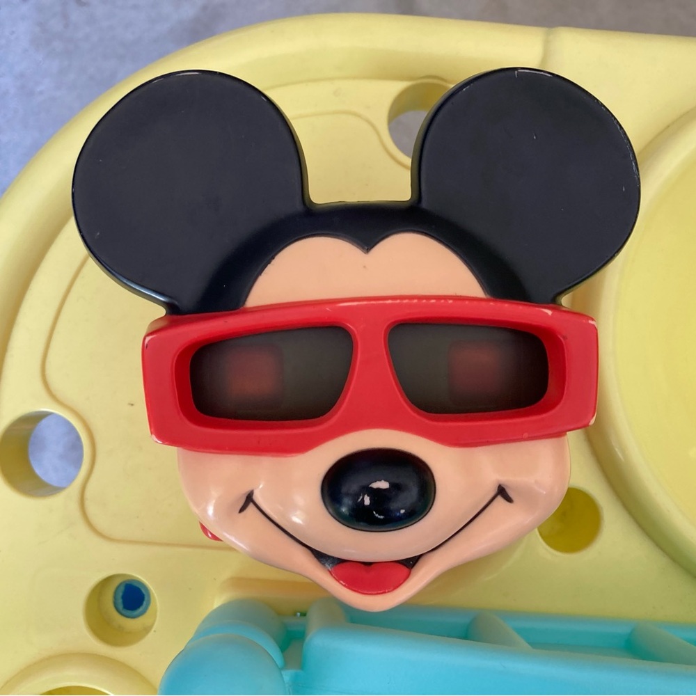 Vintage Mickey Mouse Viewfinder. Good condition. No discs.